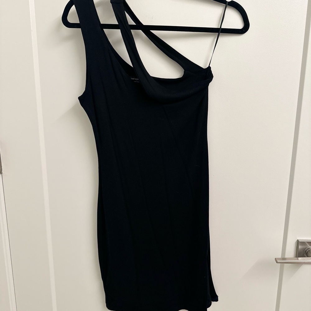 Elegant Black One-Shoulder Dress